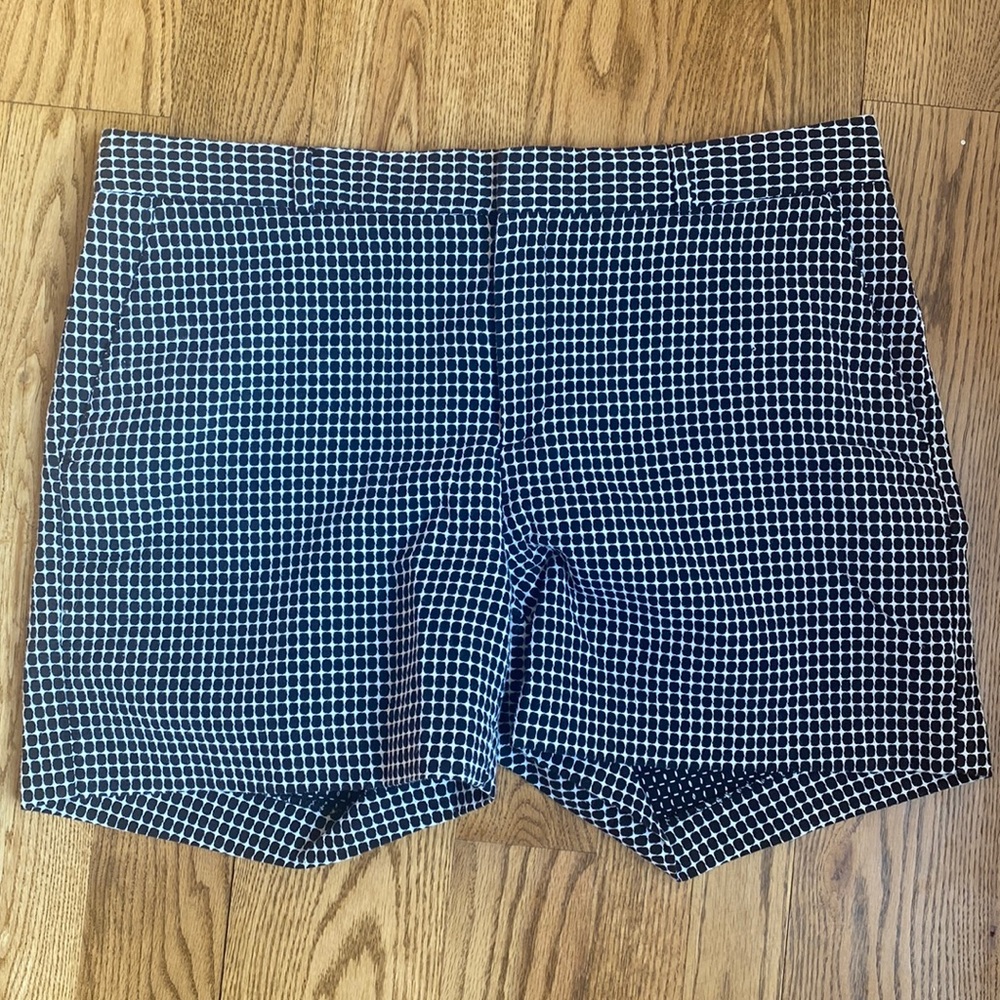 Banana Republic shorts black and white check textured size 12 preppy nautical